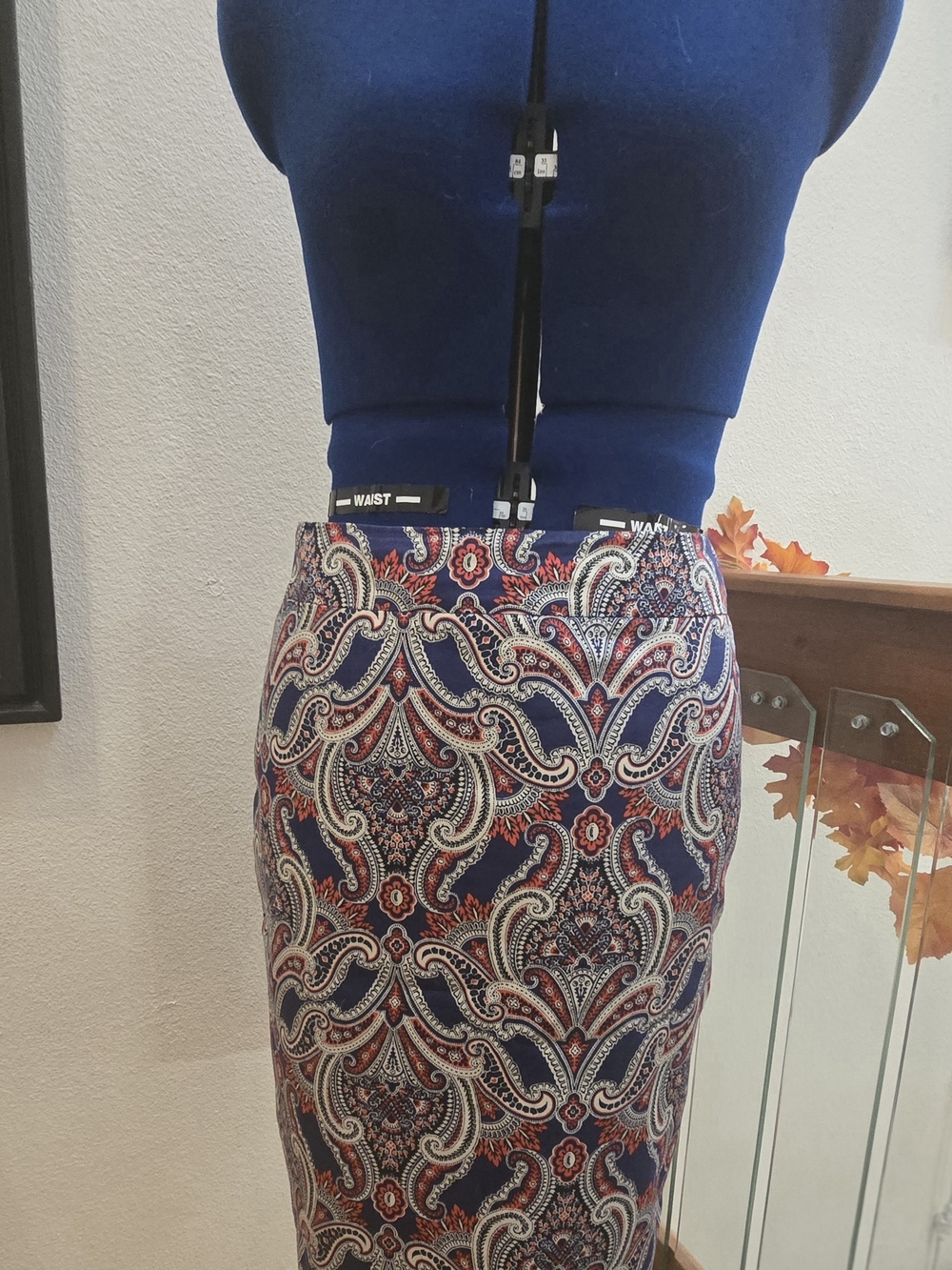 Ann Taylor Size 6 Navy Blue Rust Paisley Jacquard Cotton Blend Pencil Skirt